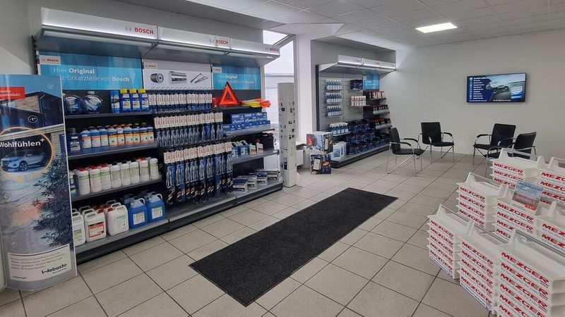 Im neuen Kundenzentrum finden jetzt auch Verkaufsregale Platz. (Mezger)