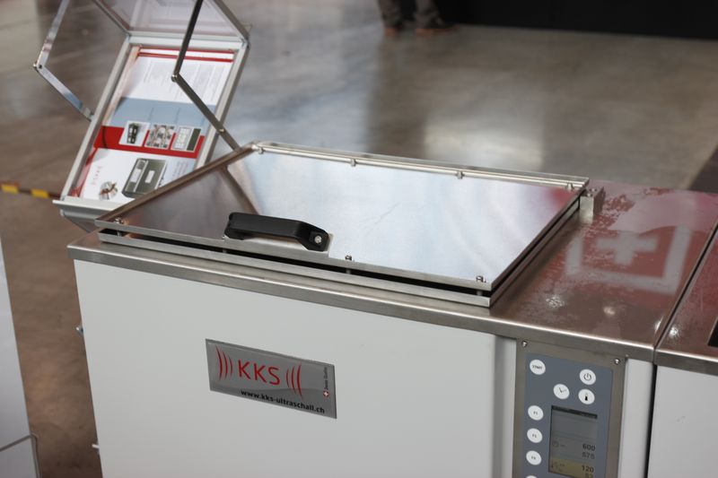 ... nach der Lasermarkierung wurde der Schraubendreher nochmals passiviert, in reinem Wasser abgespült und dann getrocknet. (Devicemed/J. Engelke)