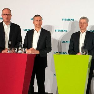 Gleich drei Siemens Division CEOs präsentieren den Siemens-Auftritt auf der Hannover Messe 2018. V.l.n.r : Jürgen Brandes, CEO Process Industries and Drives, Jan Mrosik, CEO Digital Factory sowie Ralf Christian, CEO der Division Energy Management. 