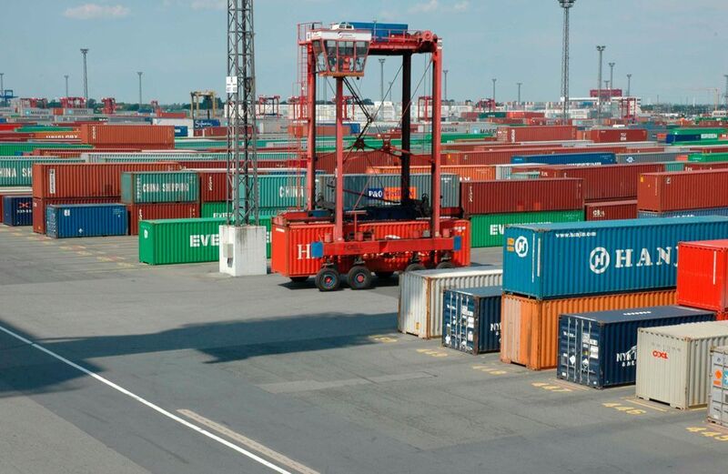 40-Fuß-Standardcontainer sind die sind die häufigsten Seecontainer weltweit. Sie können zum Beispiel bis zu 1.800 Kartons mit einem Einzelgewicht von bis zu 35 kg und mehr. Das Entladen ist eine schwere körperliche Arbeit.  (Sabine Nollmann für BIBA)