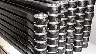 3200 CFK-Roboterarme für Kuka. Sie wiegen weniger als die Hälfte der üblichen Aluminiumversion und beim Hauptarm konnte durch ein spezielles Bauverfahren das Getriebe direkt an die CFK-Struktur angebunden werden. (Bild: Avantgarde Technologie)