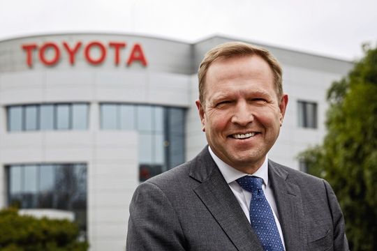 Toyota-Deutschland-Präsident Alain Uyttenhoven will den Hybridanteil in diesem Jahr auf mindestens 60 Prozent steigern.(Bild:  Toyota)