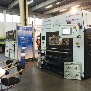 Die Entgratmaschine Edgeracer war auch auf der Hausmesse des Gebrauchtmaschinenhändlers Rühle zu sehen.