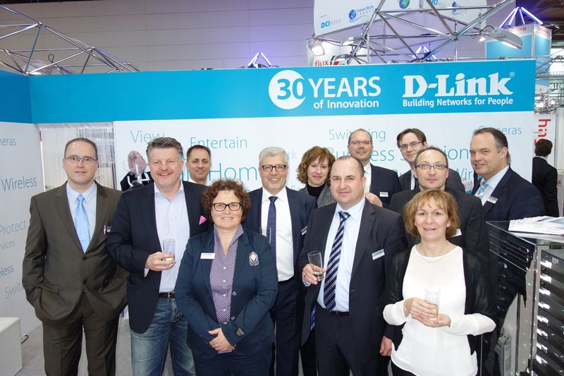 Das D-Link Team feierte eine Kollegin, die ihr 10. Firmenjubiläum hatte. (Bild: IT-BUSINESS)