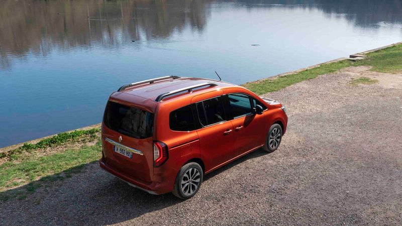 Schön gelöst ist eine neue Dachreling, die sich einfach in einen Träger mit zwei Querstreben umbauen lässt. (Bild: Renault)