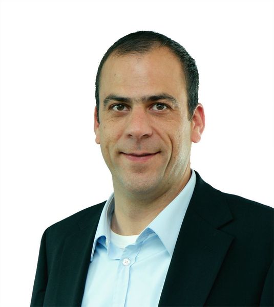 Niklaus Allemann, Verkaufsleiter bei Blaser Swisslube: «Aufgrund der erzielten Zerspanungsparameter kann so nachweisbar aufgezeigt werden, welche Verbesserungen im Bereich Produktivität, Wirtschaftlichkeit und Bearbeitungsqualität dank des optimal abgestimmten Kühlschmierstoffes erzielt werden konnten.» (Blaser Swisslube)