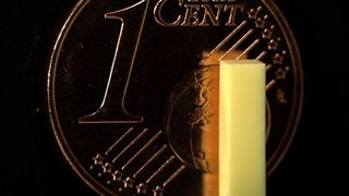 Das Metamaterial, das mit dem neuen System gedruckt wurde, besteht aus einer komplexen dreidimensionalen Gitterstruktur im Mikrometermaßstab. (Vincent Hahn, KIT)