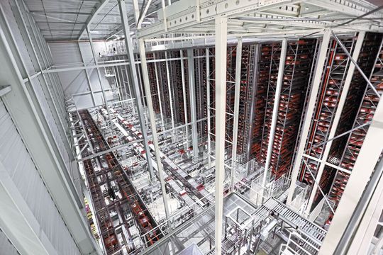 „FlashPick“ von TGW beantwortet Fragen zur Wirtschaftlichkeit und Effizienz in einem Logistikzentrum. „FlashPick“ von TGW beantwortet Fragen zur Wirtschaftlichkeit und Effizienz in einem Logistikzentrum.