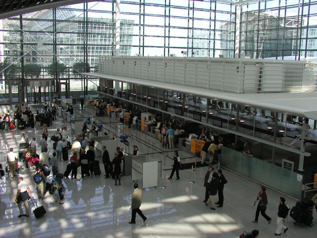 Die Logistik am Flughafen startet beim Check-In. (Bild: Flughafen München)