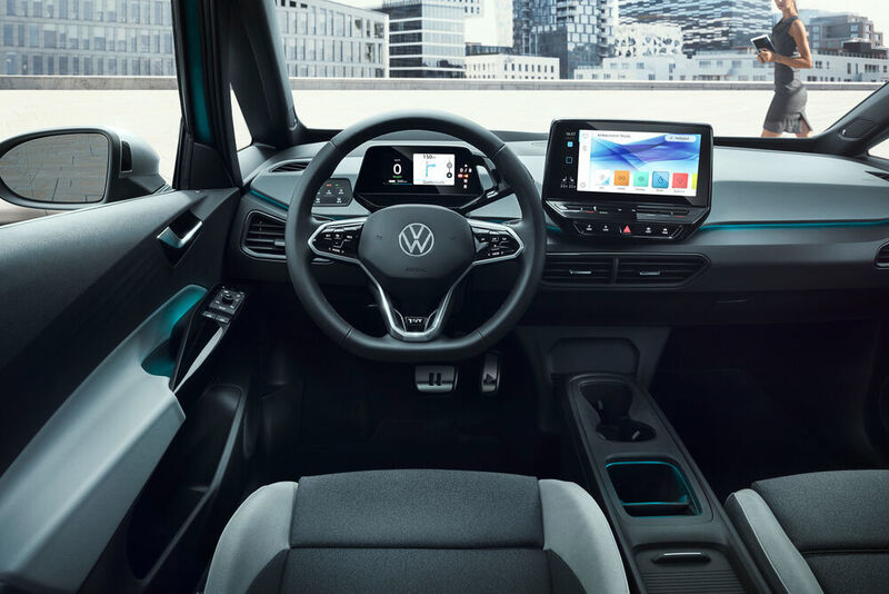 VW setzt hier auf ein klares, reduziertes Layout mit zwei Bildschirmen und nur noch sehr wenigen Schaltern. (Volkswagen)