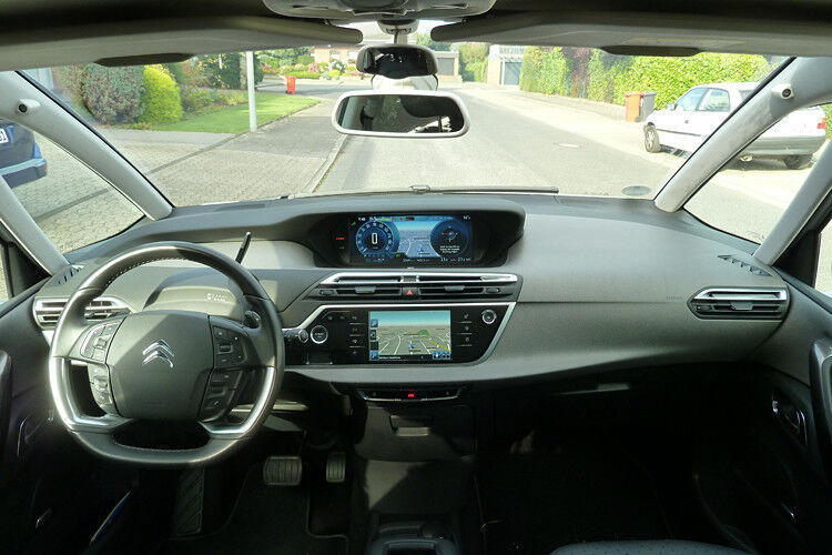 Der Innenraum des Citroën wirkt komfortabel und schick. (Foto: Wolfgang Pester)