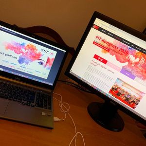 Bildschirm an – denn die Verleihung der WIN-Awards 2020 war dieses Jahr live on stream.(Bild:  Vogel IT-Akademie)
