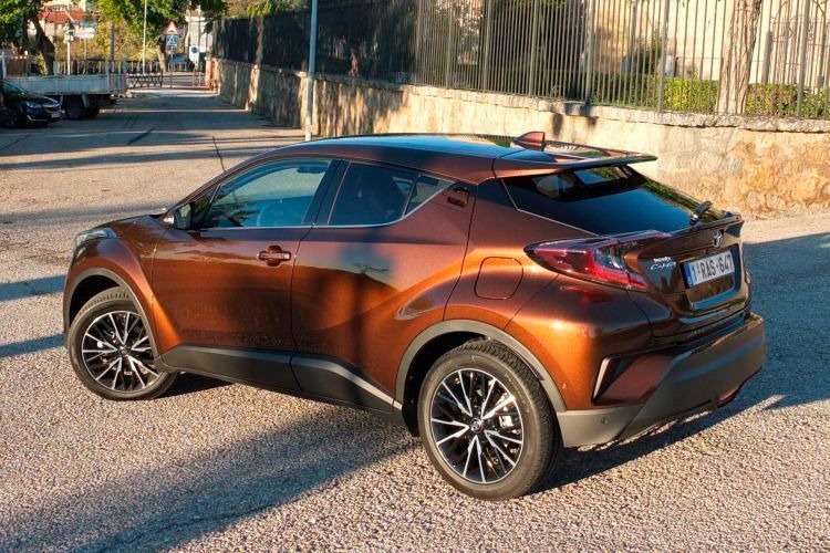 Das ausdrucksstarke Design ist im Toyota-Programm ohne Beispiel und soll in erster Linie Neukunden ansprechen. (Rosenow / »kfz-betrieb«)