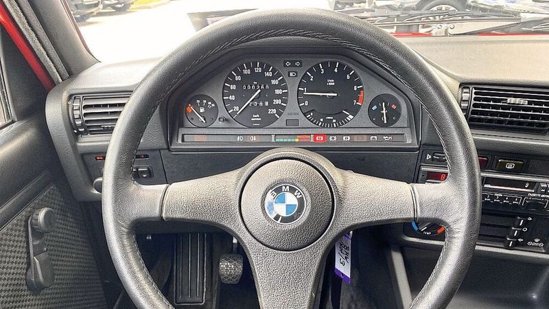 Da hat definitiv keiner dran gedreht: Tachometer mit einem Kilometerstand von 260. (Bild: Meyer-Hafner)