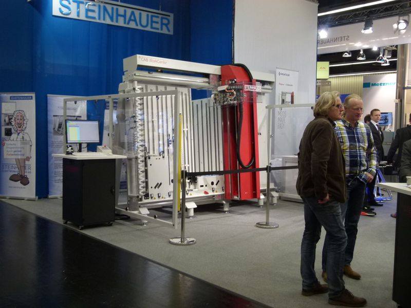 Zum 25. Messe-Jubiläum strömten 56.787 Besucher durch die 14 Hallen, in denen insgesamt 1.602 Aussteller ihre Produkte und Lösungen der Automatisierungsbranche präsentierten. Im Kongresszentrum der SPS IPC Drives fanden zudem verschiedene Veranstaltungen statt. Dieses Angebot nahmen 253 Teilnehmer wahr.  (Bild: VBM)