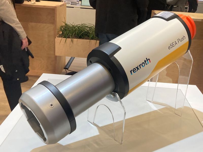 Die elektrische Unterwasseraktuatoren eSEA von Bosch Rexroth steuern Ventile aller Art in bis zu 4.000 Meter Wassertiefe. (Bild: Stefanie Michel)