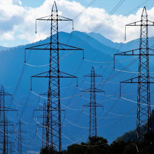 Eine Studie zeigt die Entwicklung des Energieverbrauchs und die daraus folgenden Anforderungen an die Infrastruktur im Chemiedreieck Bayern auf. Eine Studie zeigt die Entwicklung des Energieverbrauchs und die daraus folgenden Anforderungen an die Infrastruktur im Chemiedreieck Bayern auf.