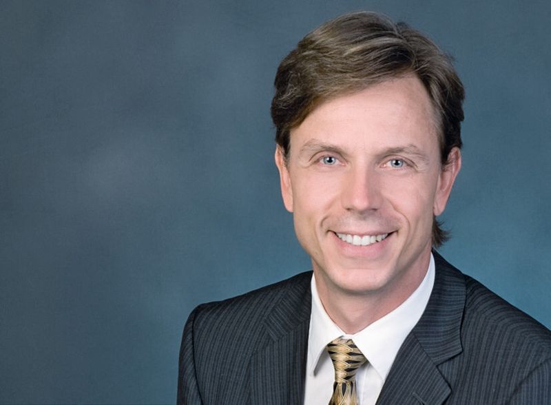 Dr.-Ing. Ivo Boblan von der Technischen Universität Berlin erklärt: „Das Thema bionische Roboter wird zunehmend wichtiger, da Maschinen und speziell Roboter immer näher am Menschen arbeiten, ihm schwere Arbeit abnehmen und unterstützend wirken sollen.“ (Bild: TU Berlin)