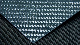 Die trockene Zerspanung von Faserverbundwerkstoffen mit Glas- oder Carbonfaserverstärkung hat so ihre Tücken für Mensch und Maschine. Rhenus Lub hat nun zwei Spezialkühlschmiermittel entwickelt, die den lauernden Gefahren Paroli bieten, wie es heißt. (Rhenus Lub)