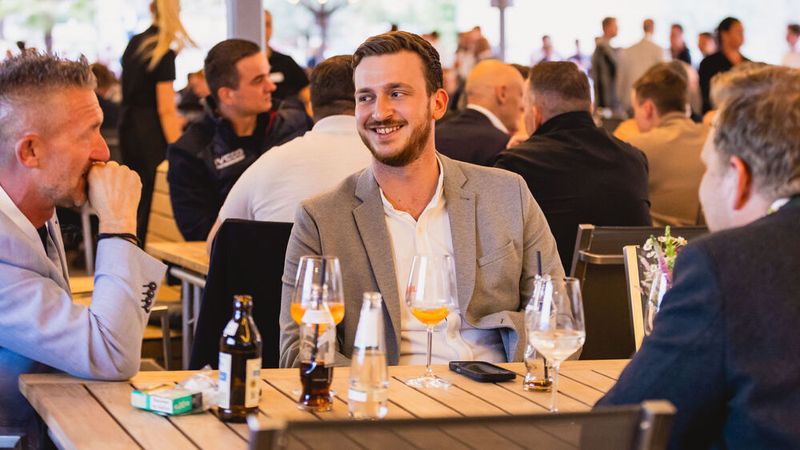 Nach der Award-Verleihung konnten die Gäste auf dem Wöllrieder Hof ... (Bild: Stefan Bausewein)