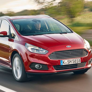 Eine fünfstellige Anzahl an Fahrzeugen verschiedener Ford-Baureihen benötigt ein stationäres Software-Update. (Bild: Ford)