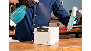 Das Design der POS-Drucker CT-E301 und CT-E601 mache es leicht, sie zu reinigen, ohne mit nur umständlich oder schwer zugänglichen Stellen kämpfen zu müssen. (Bild: Citizen Systems)