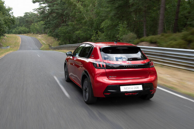 Der E-208 verhält sich so wie es Elektroautos gewöhnlich tun: gleichmäßiges, leises, aber kraftvolles Beschleunigen. (Peugeot)
