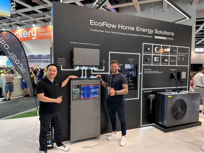 Ryan Xing (EcoFlow) und sein Distributor Andreas Bajohr (BAB) kennen sich mit Smart Home Lösungen sehr gut aus. (Bild: Vogel IT-Medien)
