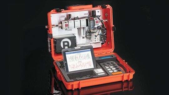 IIoT to go: Der Aventics Smart Pneumatics Analyzer von Emerson kann an eine Maschine angeschlossen werden, um die Leistungsdaten zu erhalten. IIoT to go: Der Aventics Smart Pneumatics Analyzer von Emerson kann an eine Maschine angeschlossen werden, um die Leistungsdaten zu erhalten.