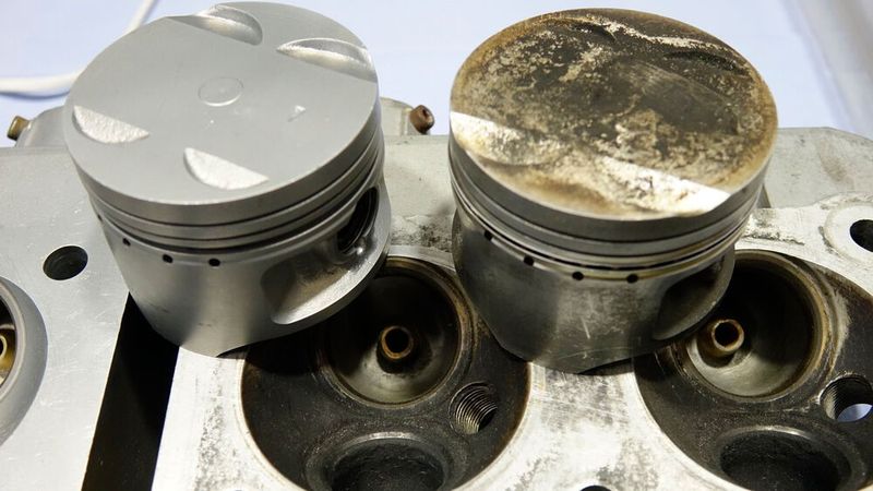 Jeder, der schon mal gute gebrauchte Kolben für eine Weiterverwendung geputzt hat, sehnt sich geradezu nach einem Verfahren wie dem Vapor-Blasting. (Bild: Dominsky – VCG)