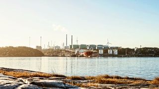 Die Preem-Leitung beschloss, vier der traditionellen Rohrbündelwärmetauscher im Prozessschritt der atmosphärischen Destillation in der Raffinerie in Lysekil gegen einen verschweißten Plattenwärmetauscher von Alfa Laval vom Typ Compabloc auszutauschen.  (Bild: Copyright © Jonas Tobin)