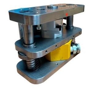 Das ist eine Neuheit, die es ab Oktober für die Minispritzgießmaschine Holipress von Holimaker geben wird: das hydraulische Werkzeugspannsystem HPC014.(Bild:  Holipress)