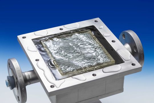 Ein keramisches Membranfiltermodul zur Reinigung industrieller Abwässer, wie es im Thüringer Wasser-Innovationscluster eingesetzt werden soll. (Bild:  IKTS/ Juergen Loesel)