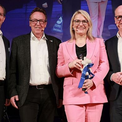 Herbstforum in Stuttgart (v.l.): Frank Schnierle (stv. Obermeister), Torsten Treiber (Obermeister), Christina Stumpp (stellvertretende CDU-Generalsekretärin) und Christian Reher (Innungsgeschäftsführer) (Bild: Wolfgang List)
