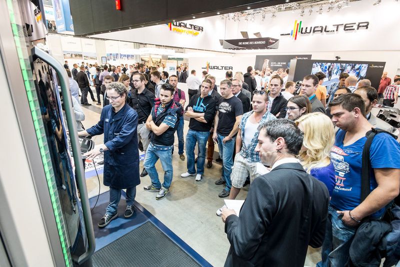 Hands on with exhibitor Walter in L-Bank Forum (Hall 1). (Messe Stuttgart)