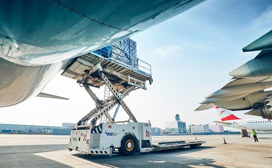 Der Aircargo Club Deutschland ACD betont mit Blick auf die herrschenden Proibleme die Notwendigkeit von resilienten Lieferketten. Doch wie beeinflusst die geopolitische Lage die Handelspolitik? Dieser Frage geht hier eine Expertenrunde auf den Grund. Der Aircargo Club Deutschland ACD betont mit Blick auf die herrschenden Proibleme die Notwendigkeit von resilienten Lieferketten. Doch wie beeinflusst die geopolitische Lage die Handelspolitik? Dieser Frage geht hier eine Expertenrunde auf den Grund.