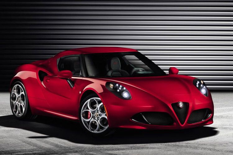 Alfa Romeo präsentiert auf dem Genfer Autosalon die Serienversion des 4C. (Foto: Alfa Romeo)