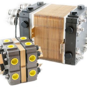 Zwei verschiedene Brennstoffzellen von ZBT für die mobile Anwendungen.