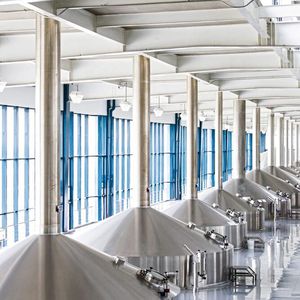 W browarach wykorzystanie ciepła odpadowego z warzelni, instalacji chłodniczych, fermentacji i innych procesów stwarza możliwości oszczędzania energii.(Zdjęcie: Siemens AG)