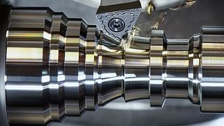 Das dynamische FreeTurn Werkzeug nutzt den Rundum-Freiheitsgrad der Frässpindel. Der variable Schneidkantenwechsel erfolgt durch Rotation um die Werkzeugachse. (CERATIZIT Deutschland GmbH)