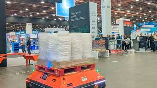 Otto Motors wurde kürzlich von Rockwell Automation übernommen. Damit erweitern Letztere ihr Portfolio in Sachen End-to-End-Möglichkeiten für die Logistik. Auf der Logimat 2024 gibt es deshalb gleich mehrere AMR, wie diesen hier, zu erleben. (Bild: Otto Motors by Rockwell Automation)