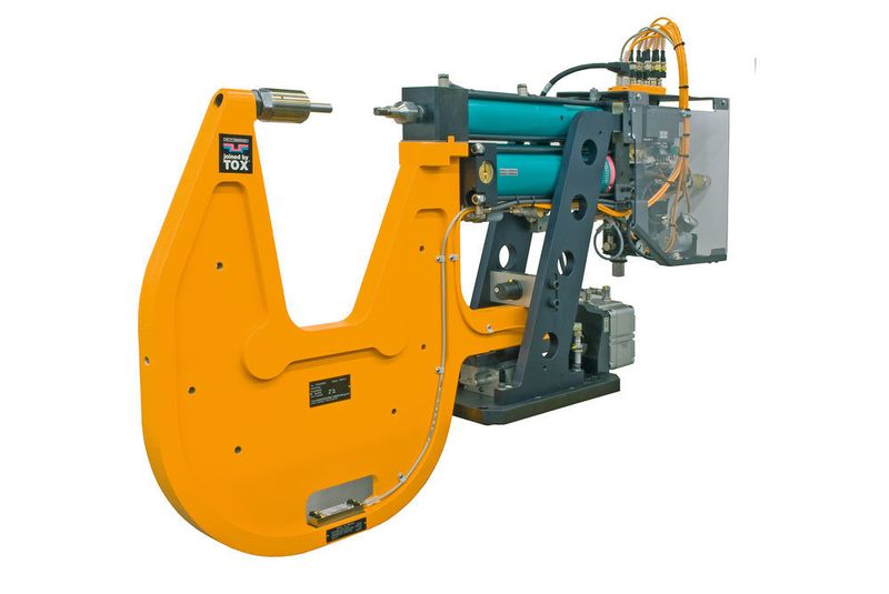 Das Tox-Kraftpaket Typ RZK wird beispielsweise in einer Tox-Roboterzange zum Clinchen eingesetzt. (Tox Pressotechnik)