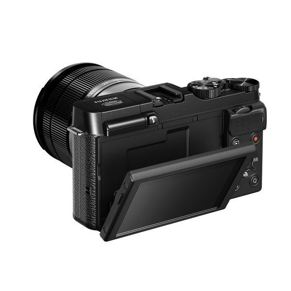 Das schwenkbar Drei-Zoll-Display löst mit 920.000 Pixeln auf. (Bild: Fujifilm)