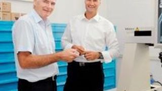 Max Maurer (li.) mit seinem Nachfolger Adrian Zwirner. (Maprox GmbH)