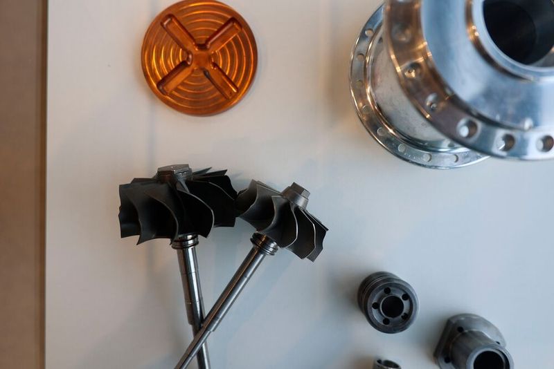 Präziseund prozesssicher gefertigte Werkstücke aus unterschiedlichsten Branchen: Die japanischen Msachinen sind aufgrund ihrer hohen Präzision und Zuverlässigkeit geschätzte 