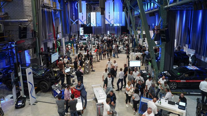 Während „LKQ Stahlgruber meets Motorworld“ trafen Besucher auf rund 60 Aussteller, darunter bekannte Namen wie… (Bild: LKQ Stahlgruber/Christina Nentwich)