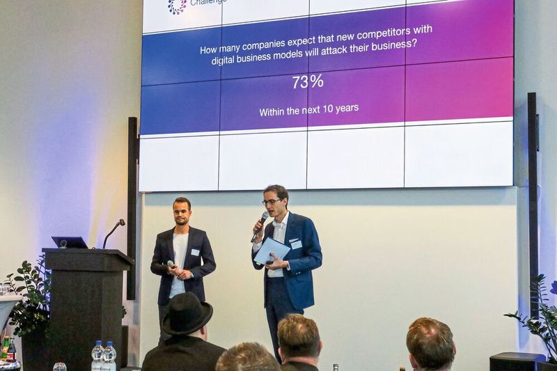 Dr.-Ing. Konstantin Kernschmidt (Leitung Forschung & Entwicklung bei Microstep Europa und Projektleiter Industry Business Network 4.0) sowie Matthäus Mikulina (Business Development Industrie 4.0 bei Microstep Europa) gaben den Anwesenden einen Überblick über Ziele, Meilensteine und Roadmap des Open-Source-Projekts Industry Fusion. (Microstep)