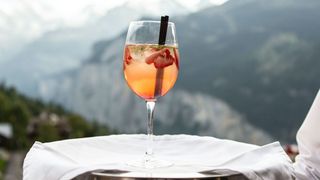 Termine statt Cocktails? Informations-Butler sollen beispielsweise automatisiert Meetings anglegen können. (Bild: gemeinfrei // Unsplash)