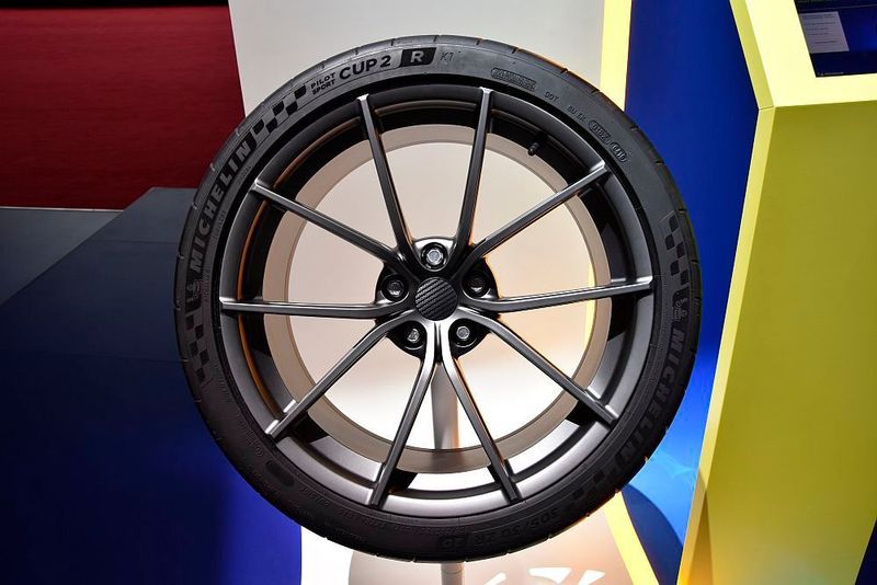 Ebenfalls neu ist der supersportliche Reifen Michelin Pilot Sport Cup 2 R. (»kfz-betrieb«/Yvonne Simon)
