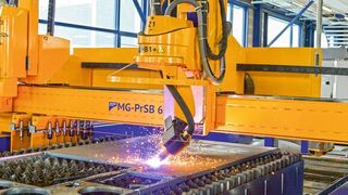 Zum Schweissen vorbereiten: Das endlos drehende Fasenaggregat Plasmarotator ermöglicht, an ebenen Blechen und an dreidimensional geformten Behälterböden exakt Fasen bis 45° für V-, X-, Y- oder K-Schweissnähte anzuarbeiten.  (MicroStep Europa GmbH)